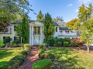 41 Amherst Rd, Great Neck, NY 11021