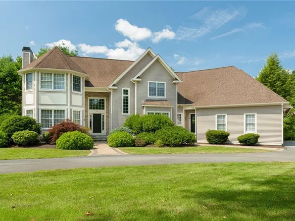 81 Crest Dr, Cranston, RI 02921