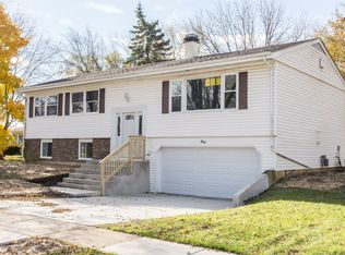 1 Beechwood Ct E, Buffalo Grove, IL 60089