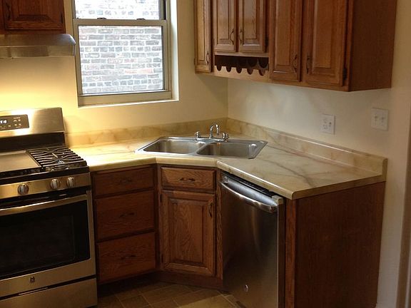 2nd image of 4879 N Ashland Ave APT 2
