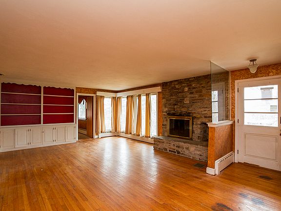 2nd image of 42 Rosewood Dr