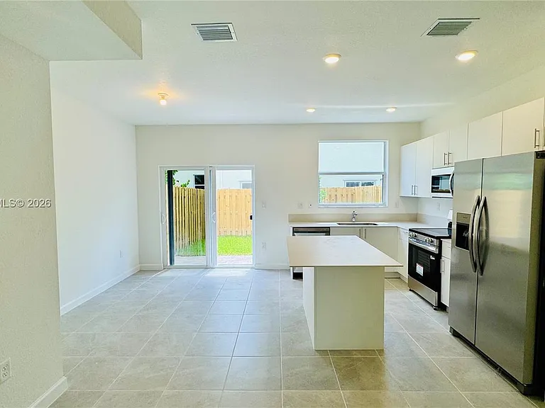 2632 SE 27th Dr — Photo 3