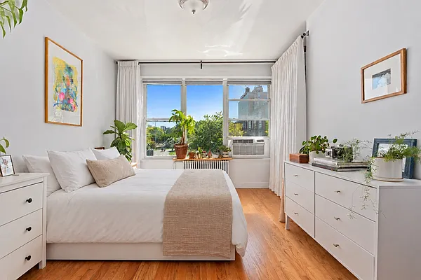 Bedroom, photo 1