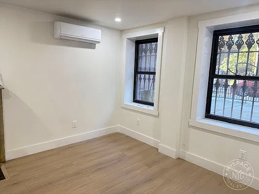 Bedroom, photo 1