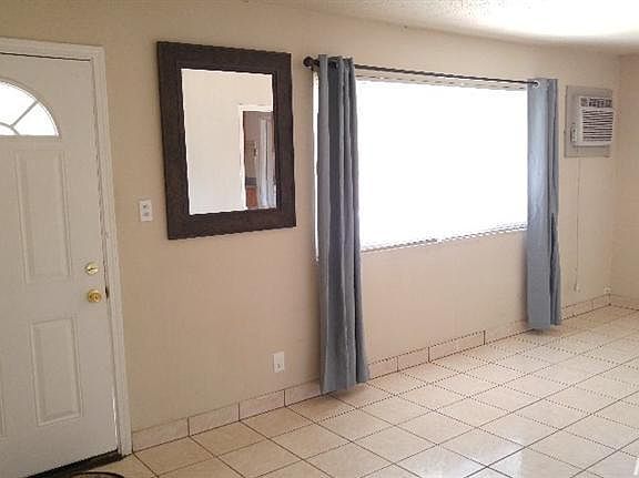 2nd image of 681 Las Palmas Ave