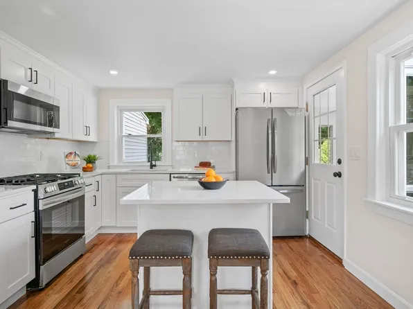 42 Hancock Rd, Wakefield, MA 01880