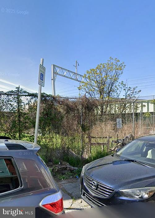 1st image of 938 Edgley St