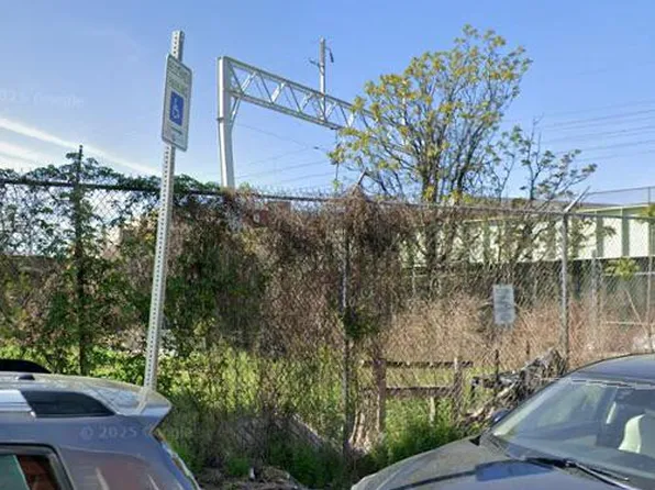 938 Edgley St, Philadelphia, PA 19122