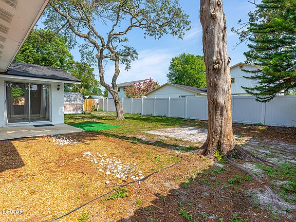 4th image of 76 Woodview Dr