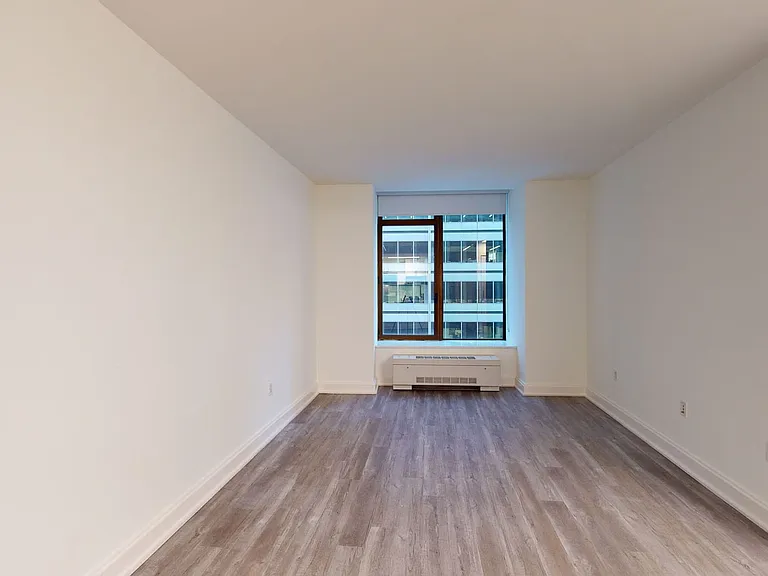 10 Hanover Square — Photo 106