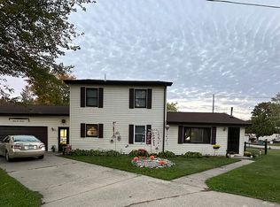 8900 Old Mead Rd, Houghton Lake, MI 48629