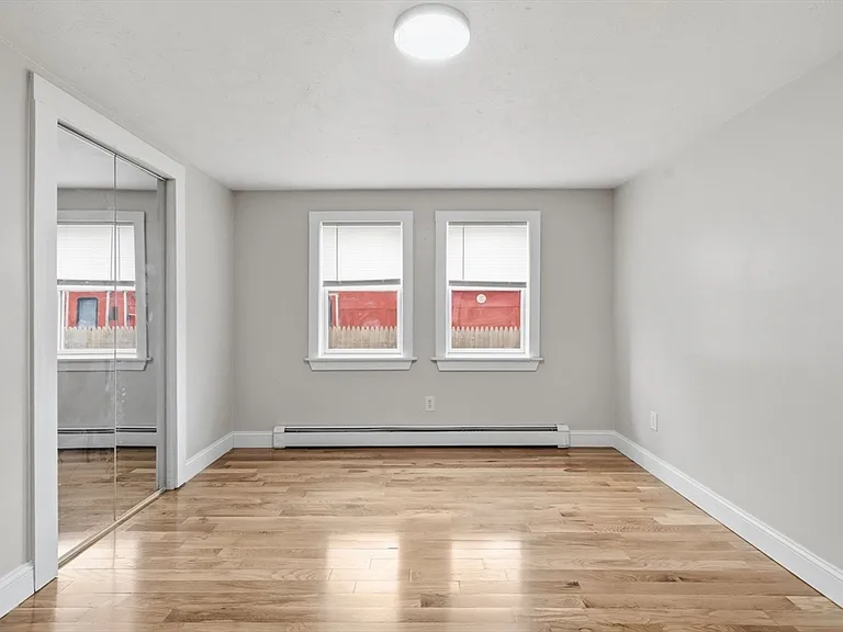 8 Ash St — Photo 3