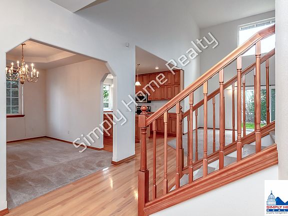 4th image of 4100 Campus Green Dr NE