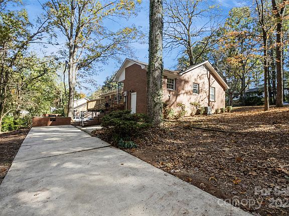 3rd image of 4601 Easthaven Dr