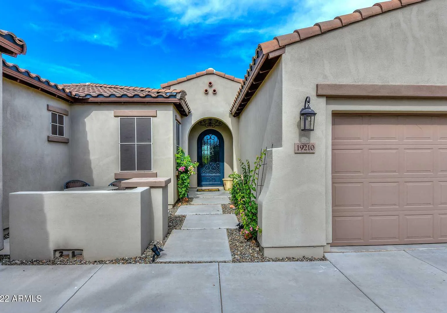 4 bed, 2.5 bath, 2961 sqft, $4,900 — Photo 2