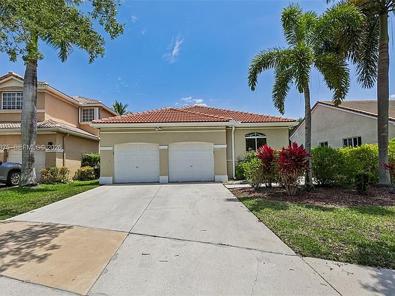 3rd image of 1290 Camellia Ln