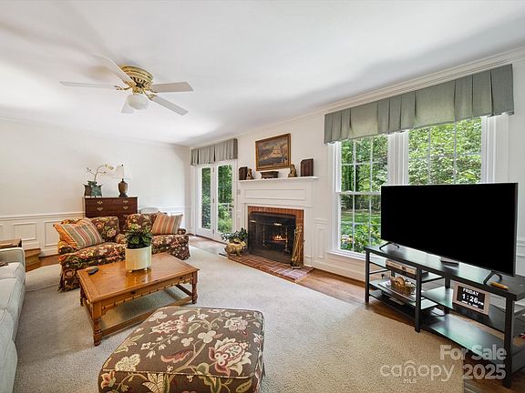 4th image of 1518 Appaloosa Way