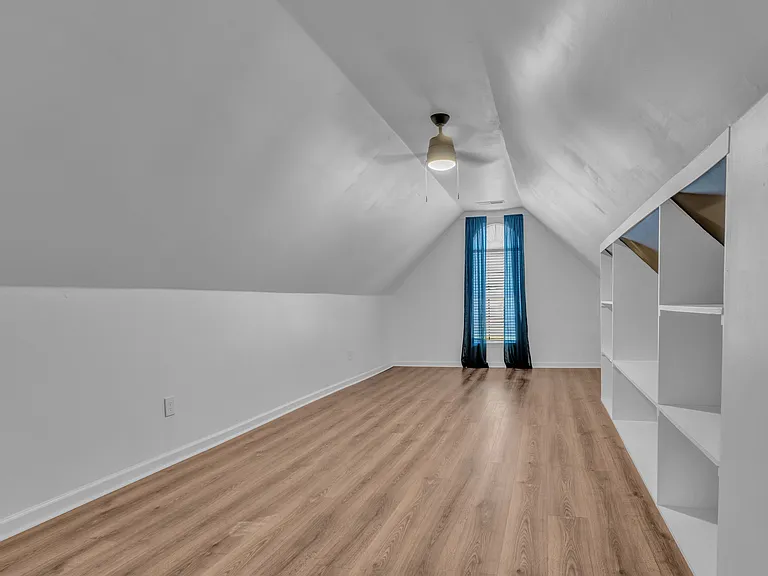 3933 Oak Forest Dr — Photo 25