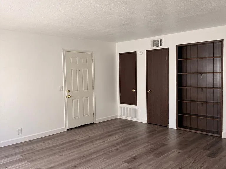 80 Mina Ave — Photo 13