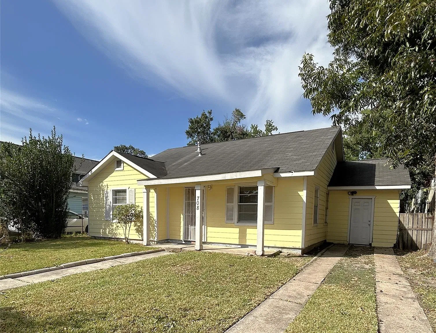 3 bed, 1.0 bath, 1155 sqft, $1,400 — Photo 2