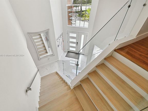 5th image of 15734 Muirfield Dr