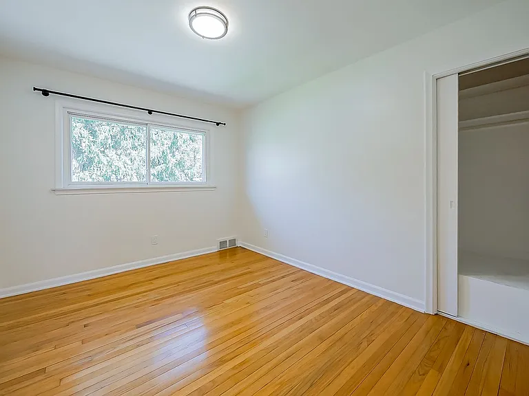 8701 Brookville Rd — Photo 14