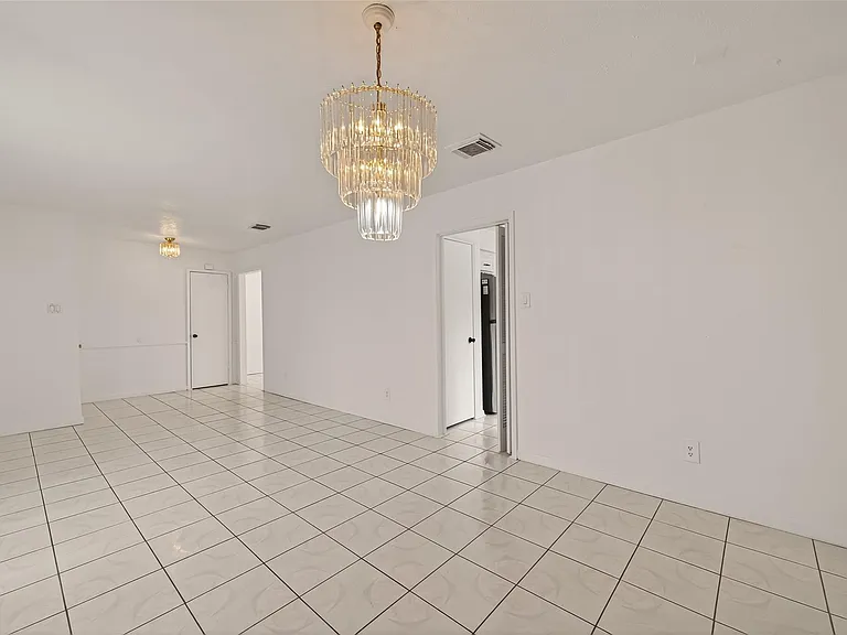 9422 Kristin Dr — Photo 16