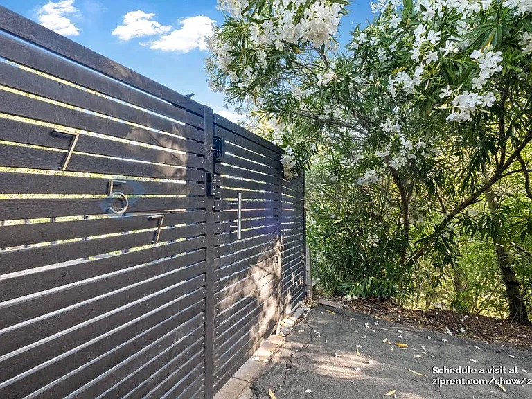 757 Tofflemire Dr — Photo 3