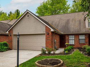 652 Farragut Commons Dr, Knoxville, TN 37934