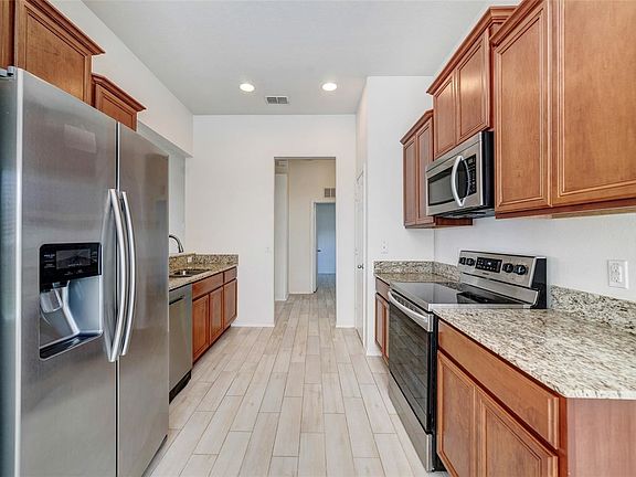 5th image of 3037 Santa Maria Ave