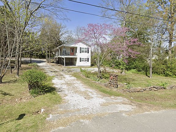 2nd image of 805 Oak St #805