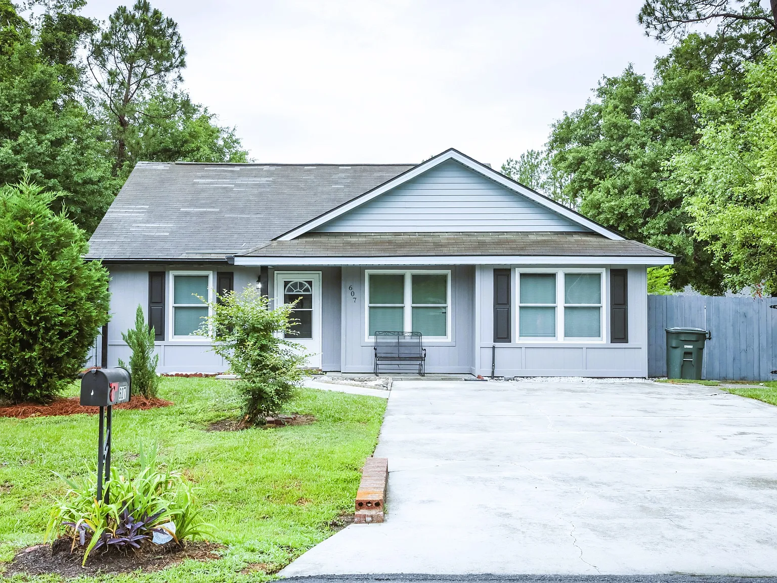 3 bed, 975 sqft, $1,850 — Photo 1