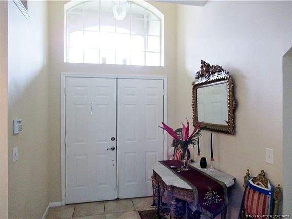 4th image of 700 NW Waterlily Pl