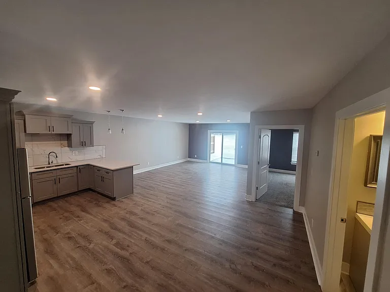 11290 Broadway St — Photo 51