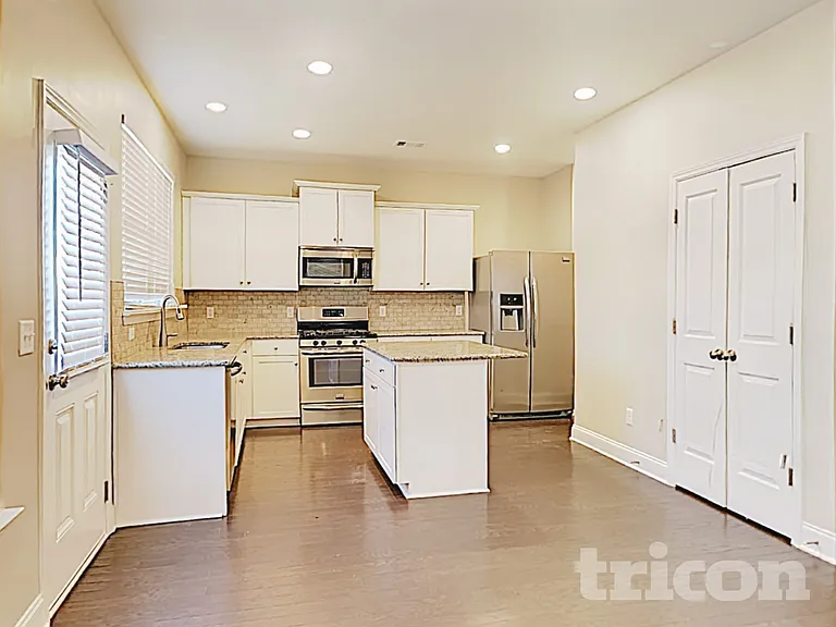 3015 Montrose Ln — Photo 7
