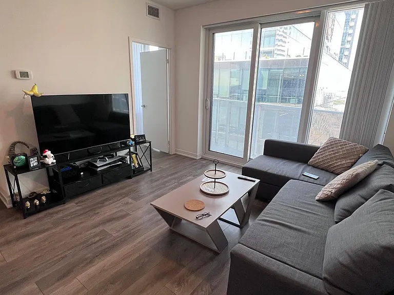 100 Harbour St #4601 — Photo 3