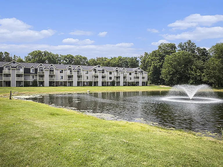Canal Club Apartments — Photo 31