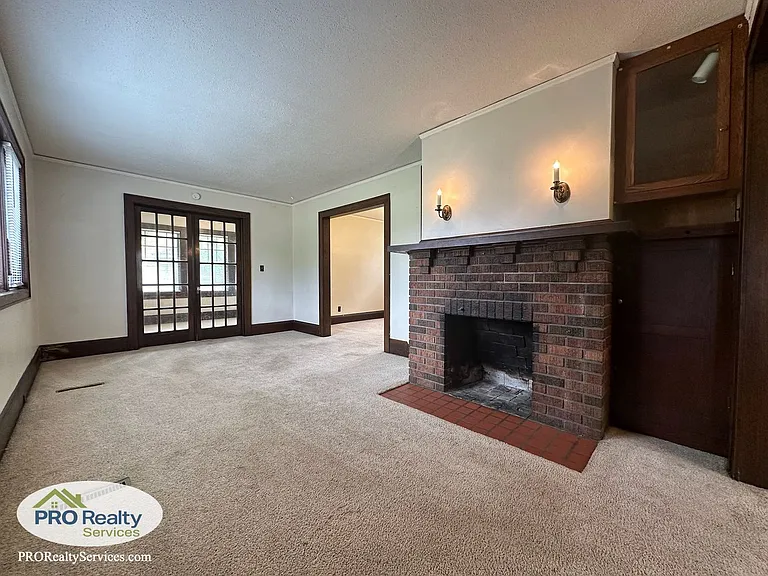 954 Ivy Ave E — Photo 3