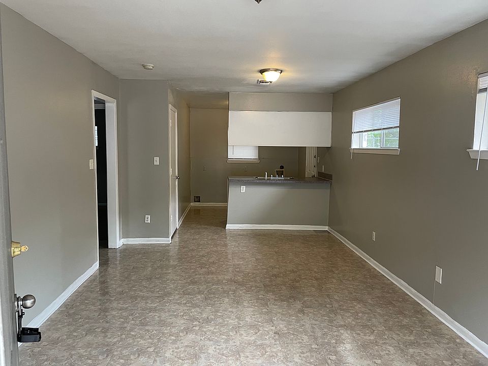 2nd image of 447 E Whitney St #2ba37b4b2