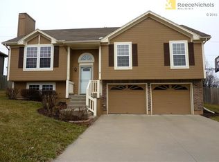 1713 SE Kenwood Dr, Blue Springs, MO 64014