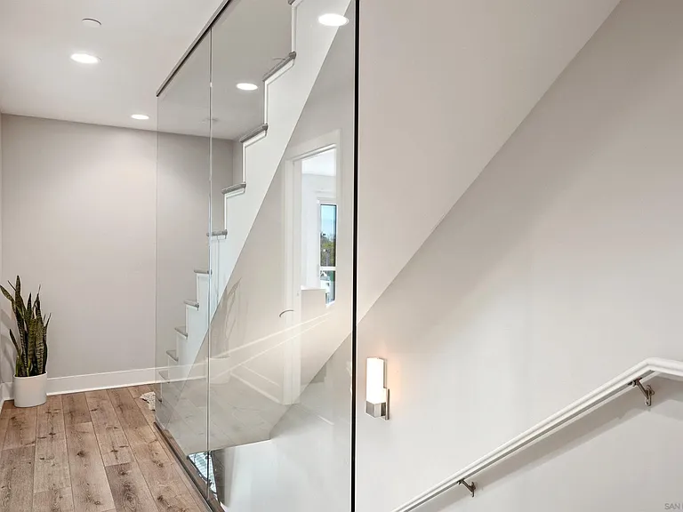 3030 Jarvis St #7 — Photo 13