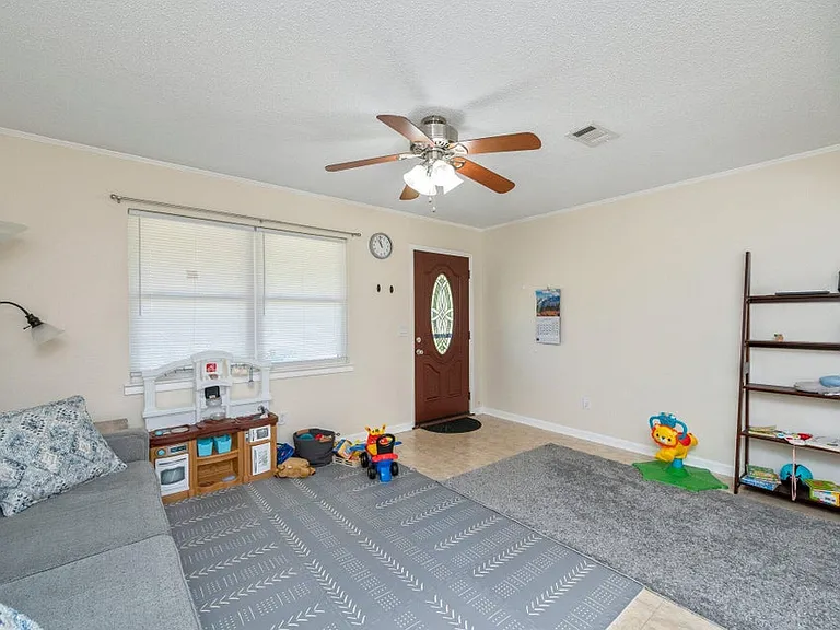 170 Sidney Ave — Photo 7