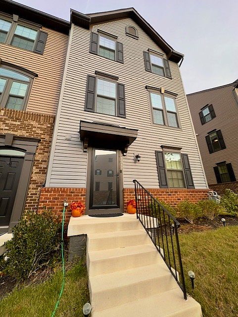 1st image of 1317 Trestle Dr #1