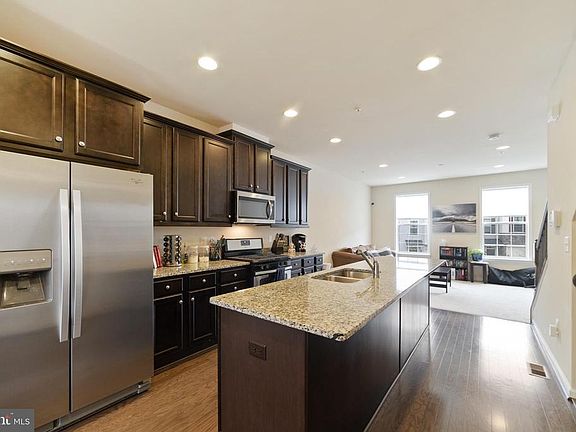 4th image of 8139 Hollow Ct