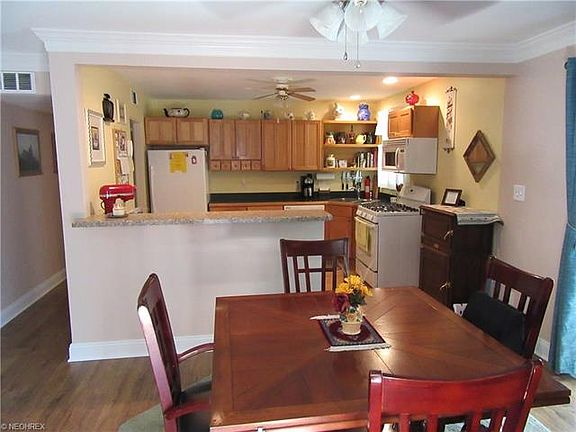 3rd image of 27330 Beech Dr