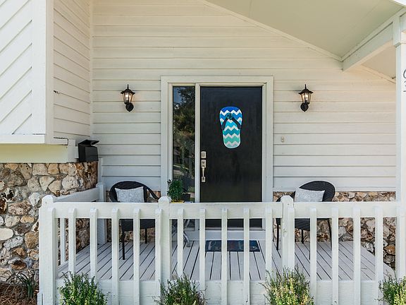 4th image of 63 Saint Anne Cir