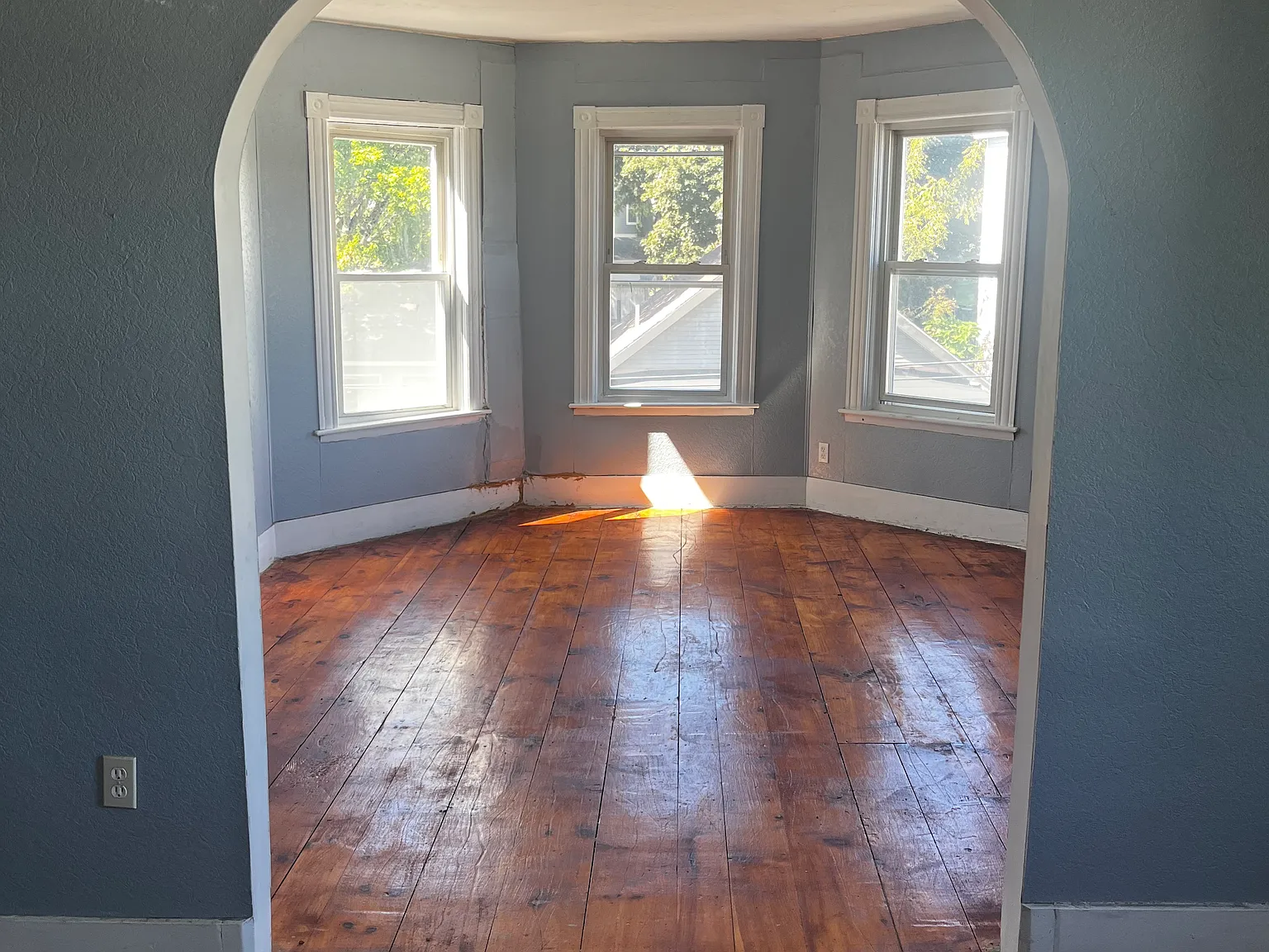 3 bed, 1300 sqft, $2,000 — Photo 2