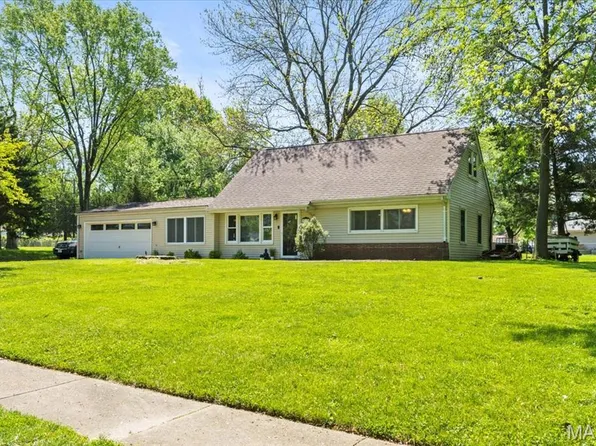 10920 Saint Henry Ln, Saint Ann, MO 63074