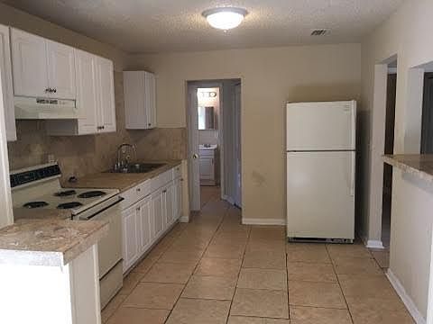 4th image of 6830 Miss Muffet Ln S