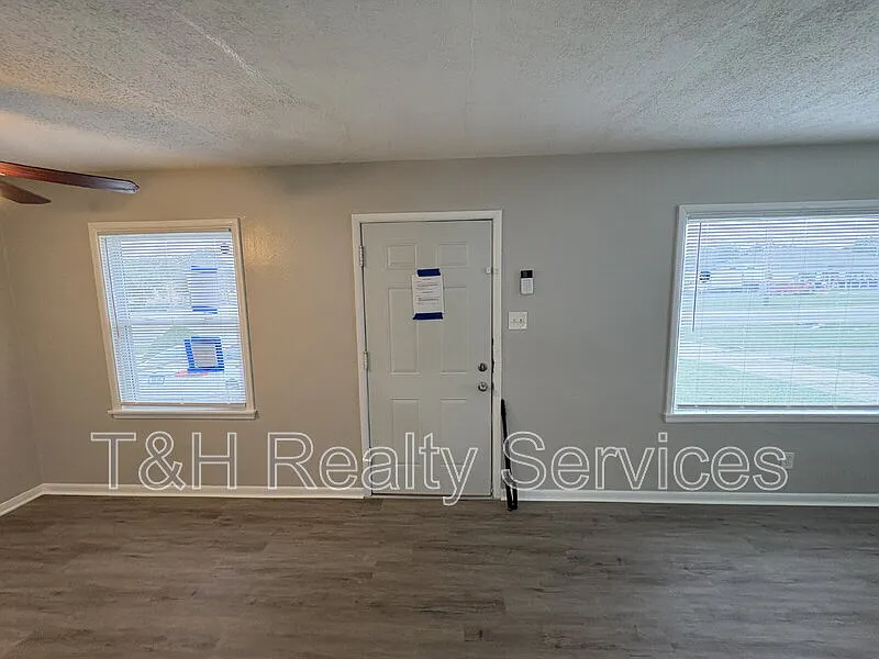 2 bed, 1.0 bath, 720 sqft, $1,050 — Photo 4